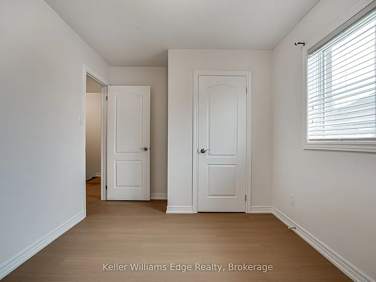 93 Glendarling Cres — Photo 37