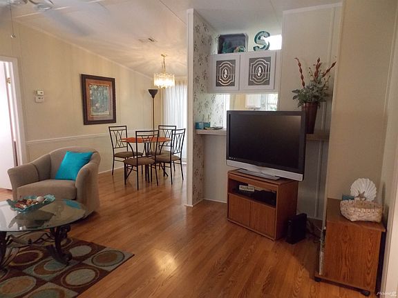 LARGE OPEN FLOOR PLAN