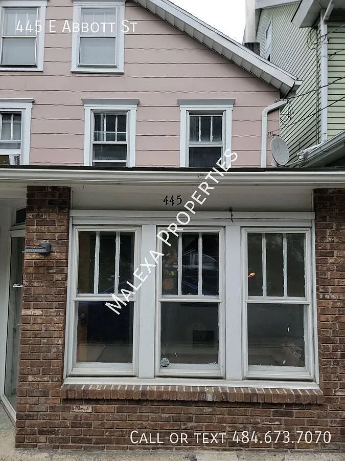 2 bed, 1.5 bath, $950 — Photo 3