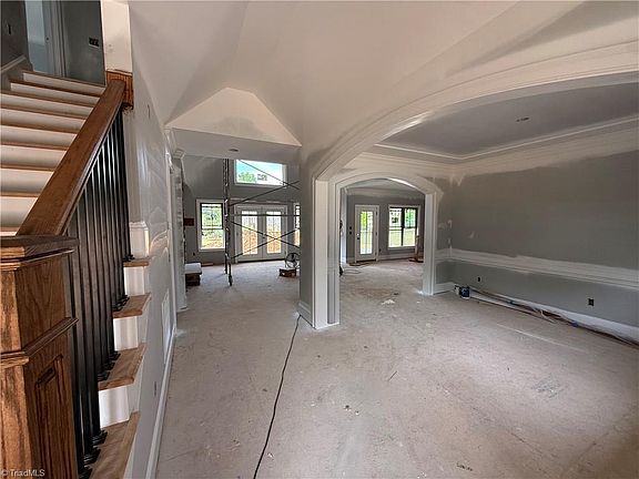 3rd image of 405 Ambler Rd