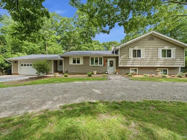 10210 Lavern Ct, Clio, MI 48420