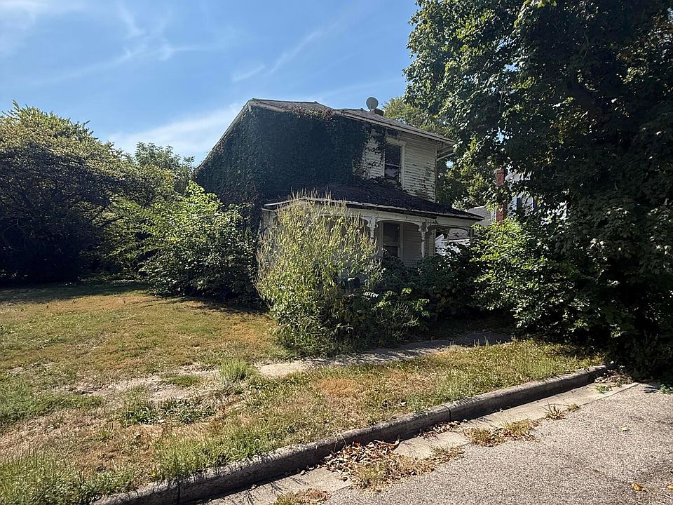 1st image of 52 E 2nd St