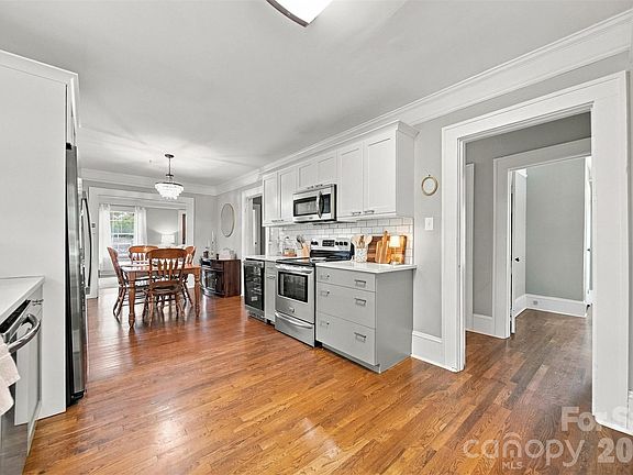 5th image of 1339 5th St NE