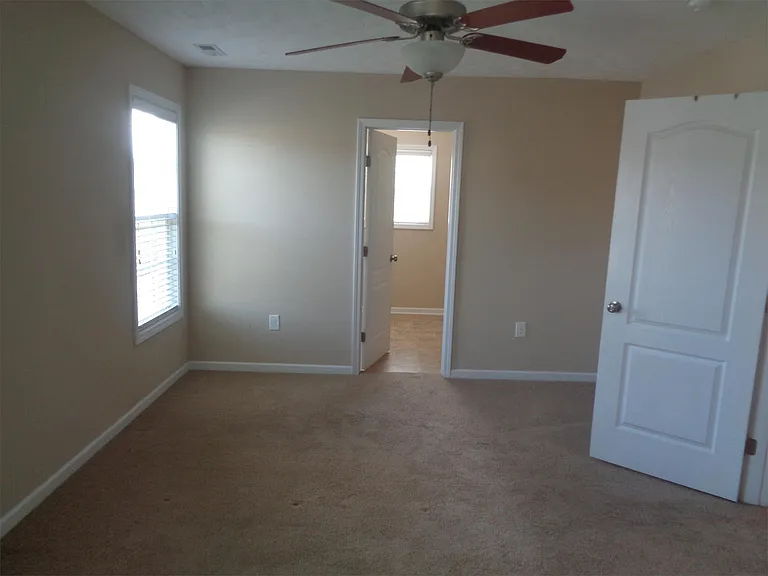 184 Roanoke Dr — Photo 7