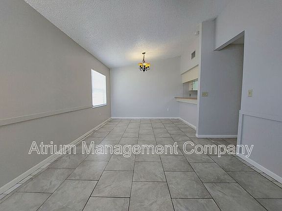 3rd image of 1894 Crystal Grove Dr