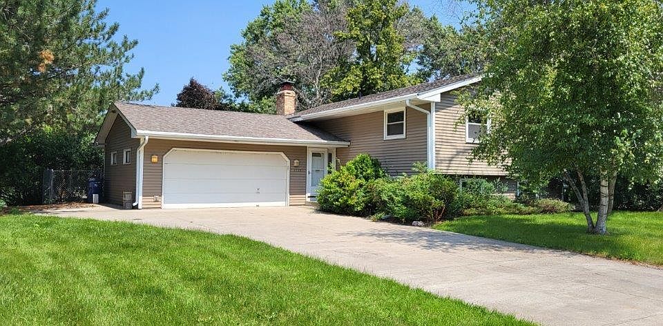 1st image of 1717 Deerwood Dr