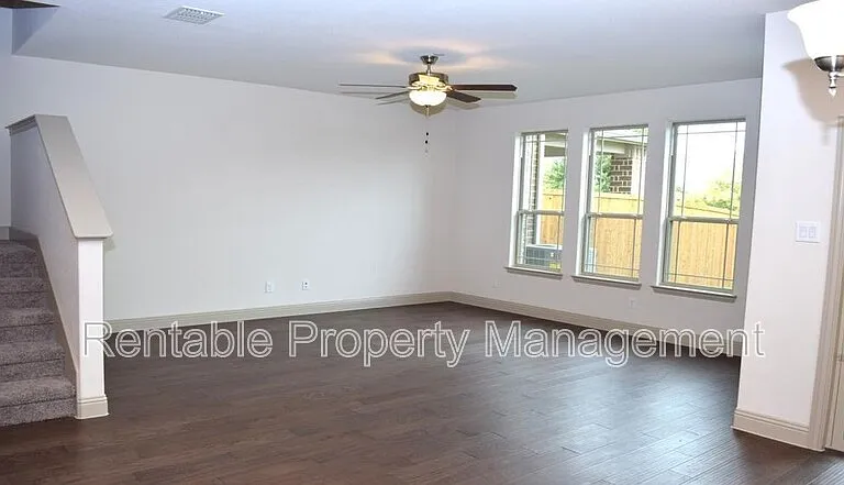 1247 Wiltshire Dr — Photo 5