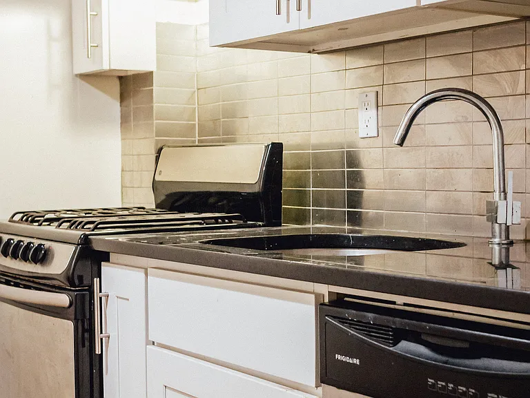 435 Bleecker St #2R — Photo 2