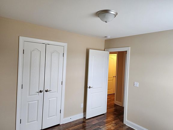 5th image of 21 Hunters Point Ct