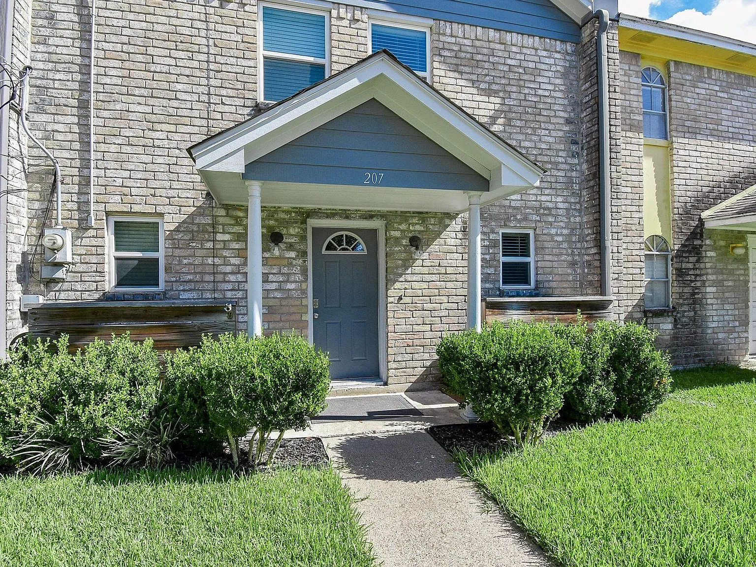 3 bed, 2.5 bath, 1724 sqft, $1,850 — Photo 3