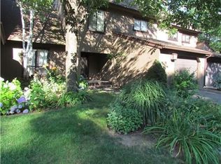 12 Applewood Ln, Avon, CT 06001