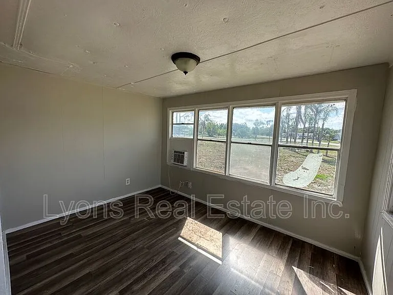 8086 Heck Dr #1A — Photo 8