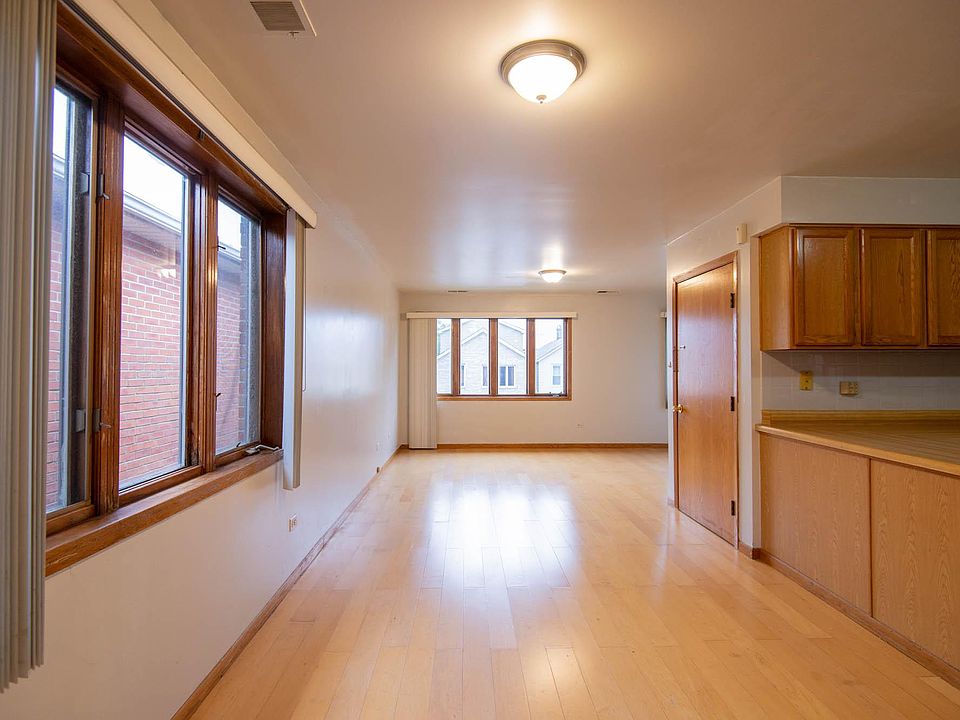 Living room and connected dining room. Main entrance can be seen on the right.