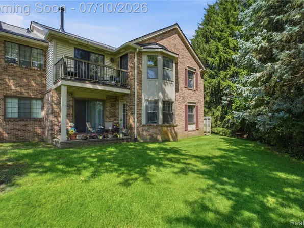 37091 Kirkshire Ct, Farmington, MI 48331