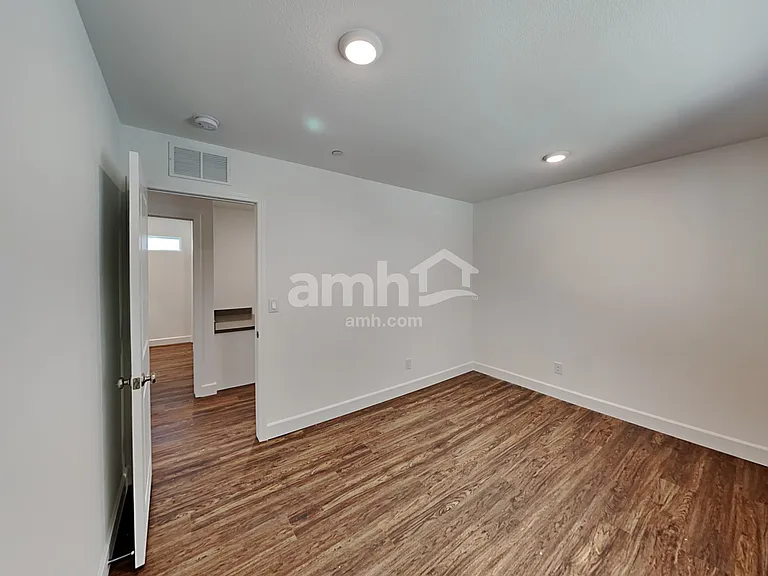 3352 Blodwen St — Photo 17