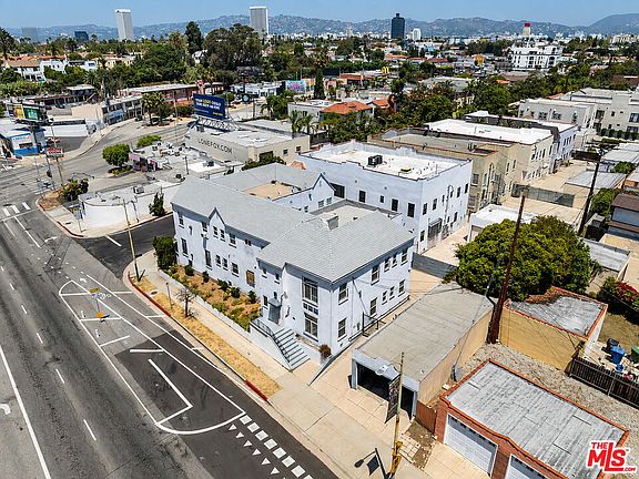 5th image of 493 N San Vicente Blvd