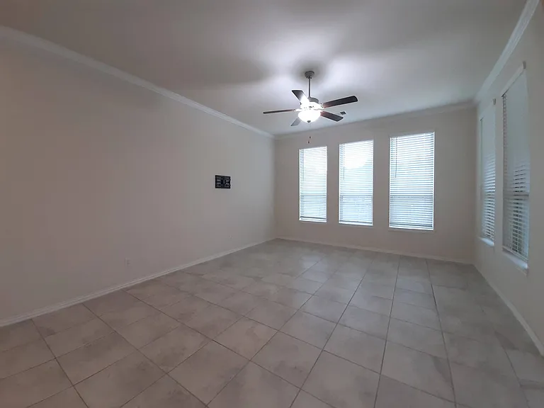 1514 Ancient Oak Ln — Photo 4