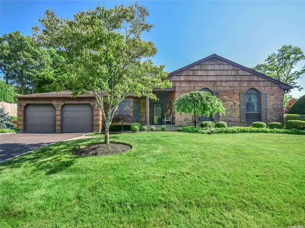 4 Pike Court, Northport, NY 11768