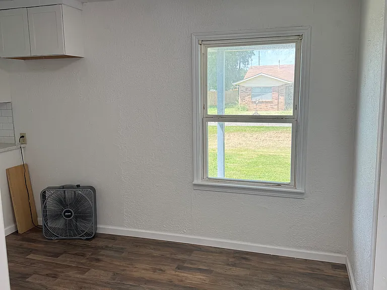 408 W Henderson St — Photo 10