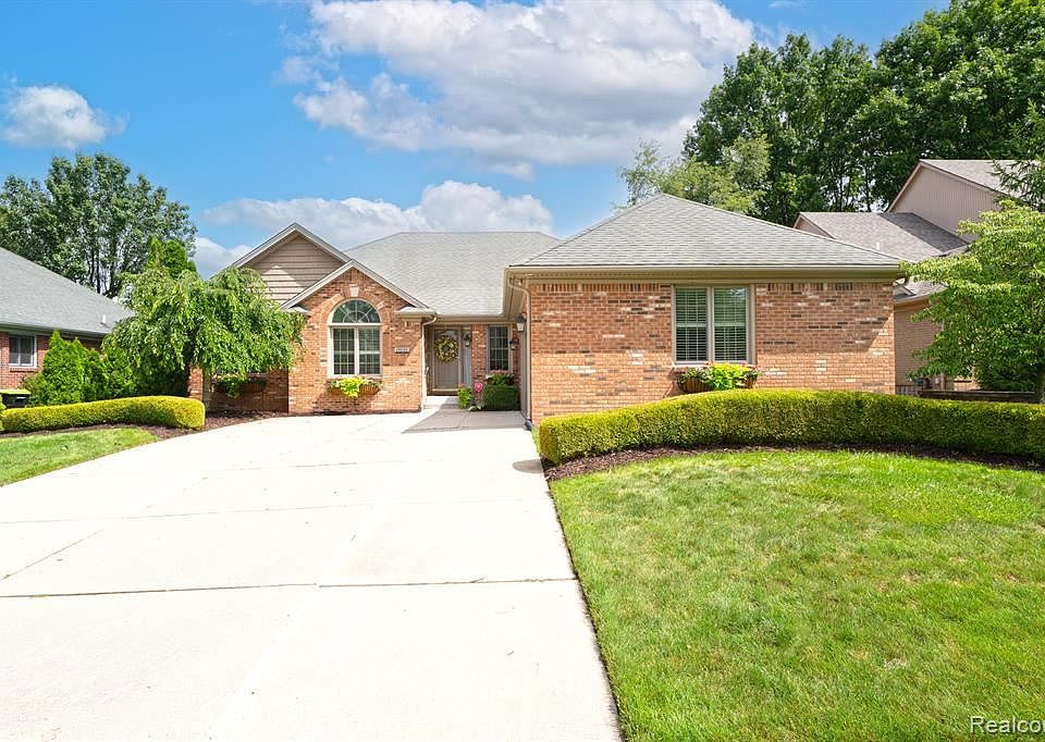 1st image of 19239 Pine Cone Dr