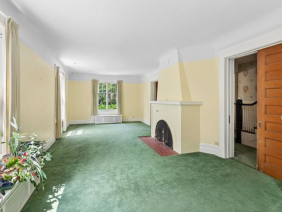 4th image of 929 Sheridan Rd