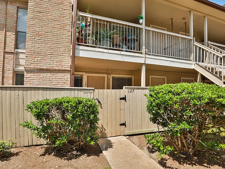 2100 Wilcrest Dr #B — Photo 12