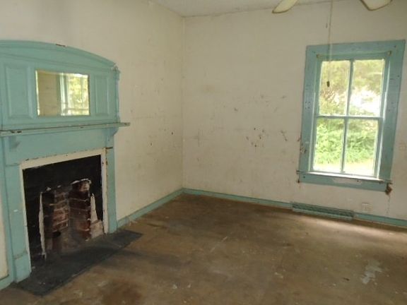 4th image of 8 Kimberly Ave