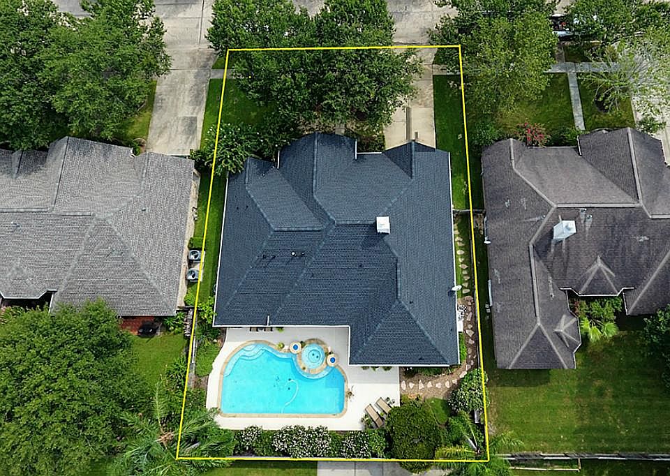 1st image of 310 Oak Forest Dr