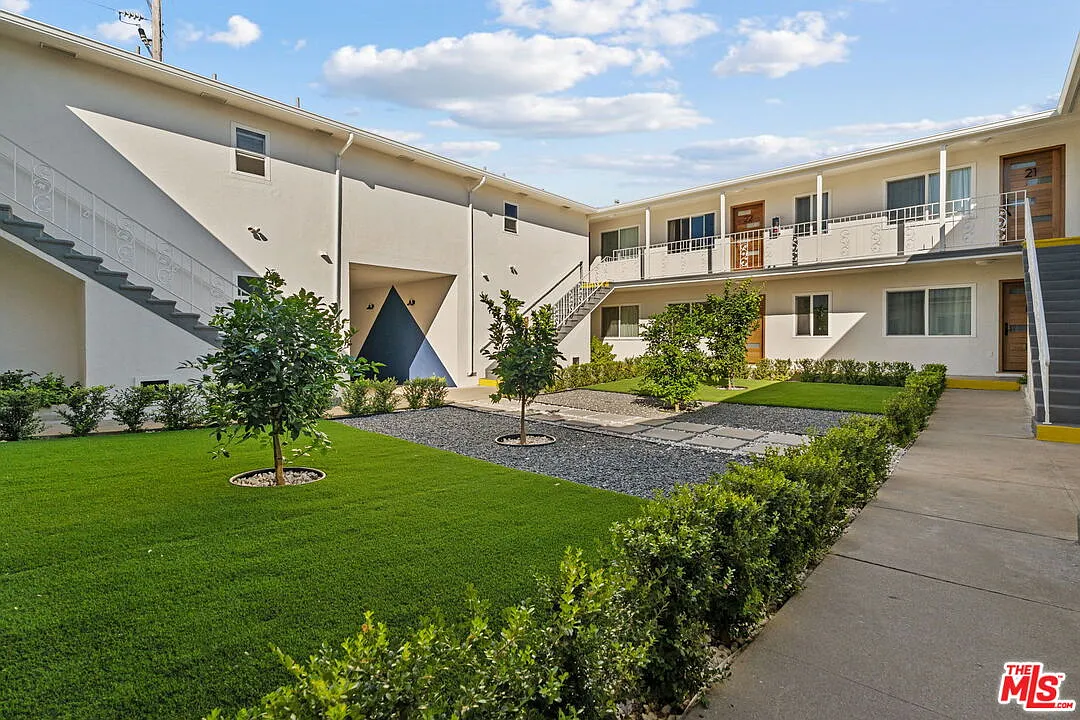 1 bed, 1.0 bath, $2,585 — Photo 4