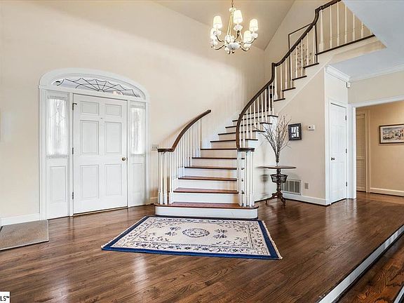 3rd image of 214 Hidden Hills Dr