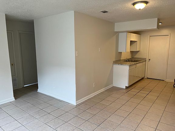 3rd image of 7710 Dorsett Dr