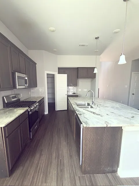 4 bed, 2602 sqft, $2,799 — Photo 4