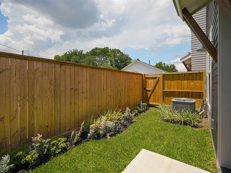862 Paul Quinn St #B — Photo 35
