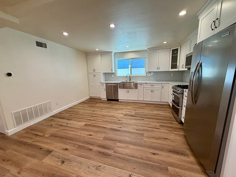 4550 Murietta Ave — Photo 6