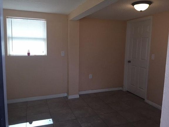 2nd image of 4727 Edgewater Dr #A