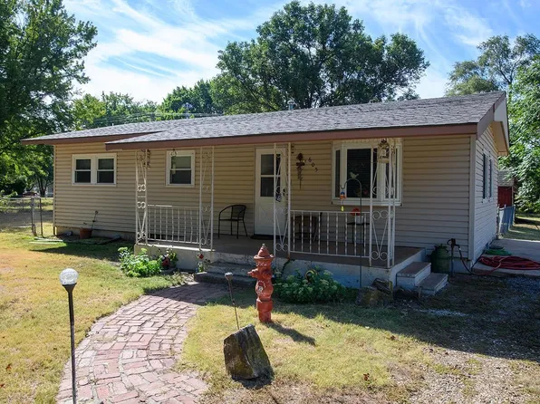 605 E Nineth St, Harper, KS 67058