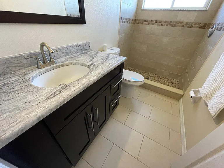 2556 W Brook Ln — Photo 9