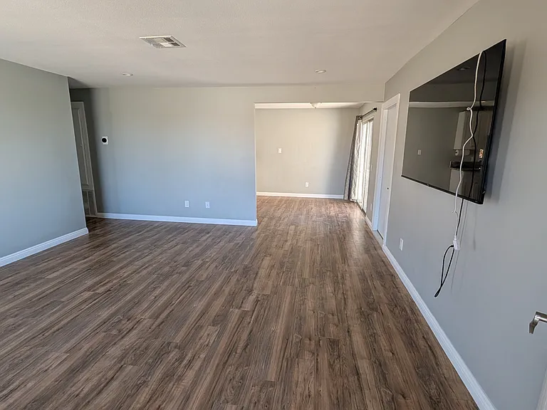 7580 Kellogg Ave — Photo 4