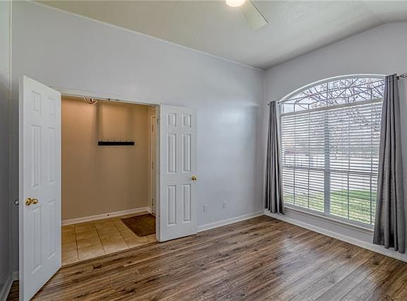 5th image of 311 Riverwalk Dr