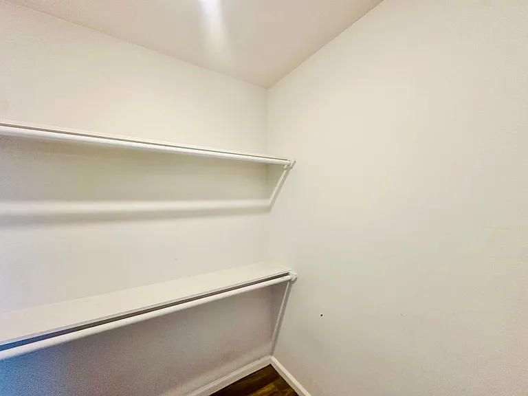 22nd340 — Photo 11