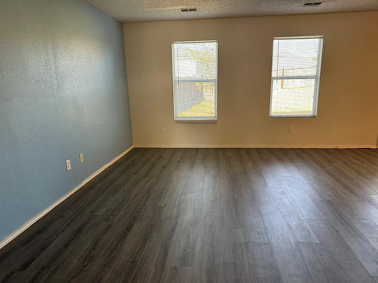 5100 Waterford Dr — Photo 7