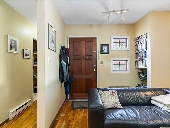 3rd image of 1415 Lang St