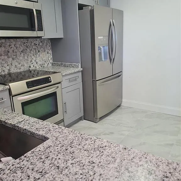 5570 NW 44th St — Photo 3
