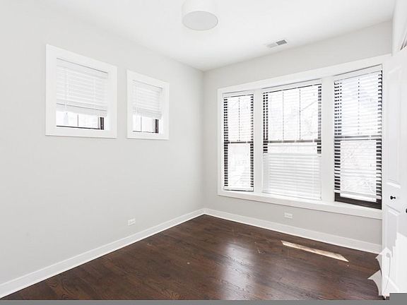 5th image of 1500 W Belle Plaine Ave #1