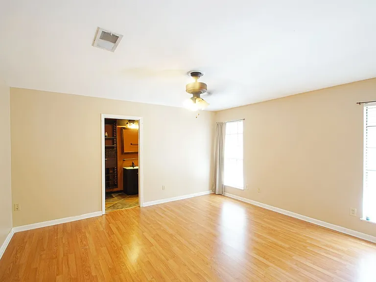 4911 Longstreet Pl — Photo 7
