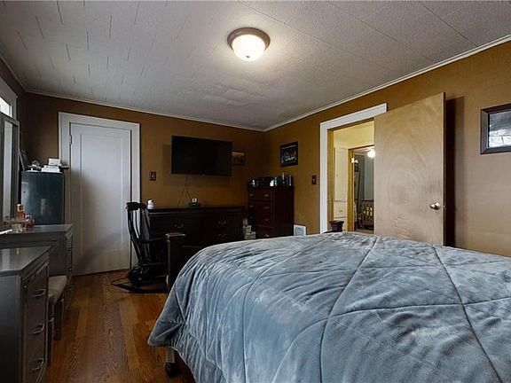 3rd image of 2976 McKoon Ave