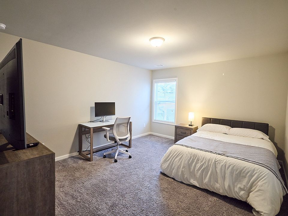 190 sq ft fully furnished bedroom.