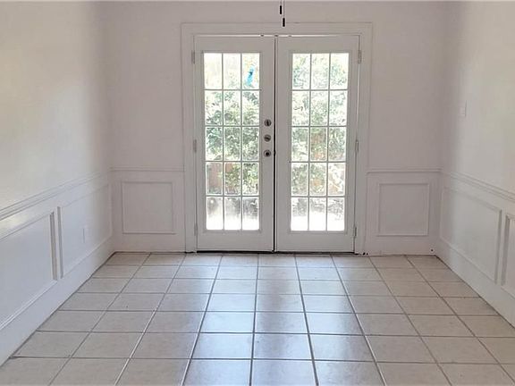 4th image of 411 E Rose Ellen Cir #3