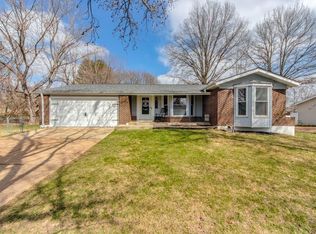 683 Windingpath Ln, Ballwin, MO 63021