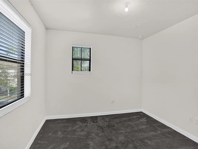 2502 NE 1st St — Photo 25